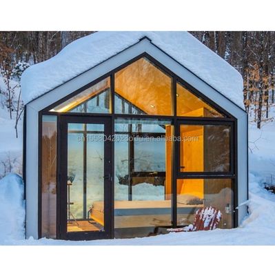 Τροποποιημένο μεταγωγικό κοντέινερ Prefab House Τριγωνική οροφή και σταθερό ξύλινο θεμέλιο για κατοικίες χάλυβα κοντέινερ σπίτι