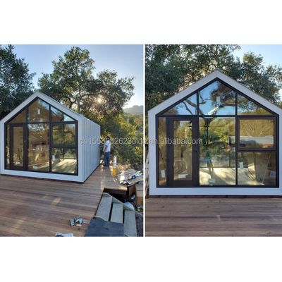 Τροποποιημένο μεταγωγικό κοντέινερ Prefab House Τριγωνική οροφή και σταθερό ξύλινο θεμέλιο για κατοικίες χάλυβα κοντέινερ σπίτι