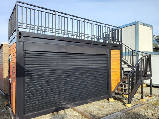 Δύο ορόφους Prefab Container House για Mall Boba Style 50/75/100mm Wave Sandwich Panel Τείχος και μοντέρνα σχεδιαστική βεράντα